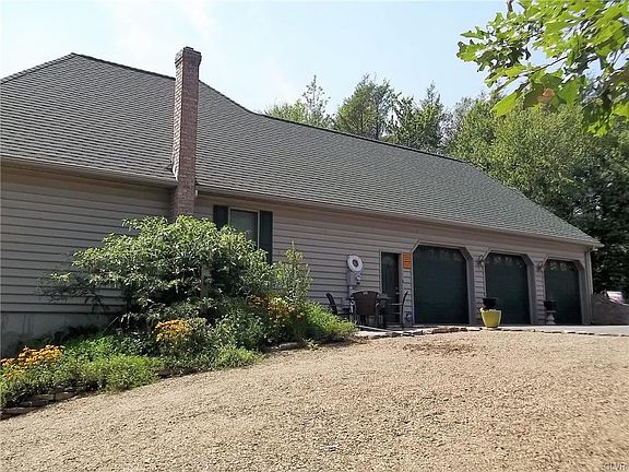 3rd image of 150 Whispering Wood Dr