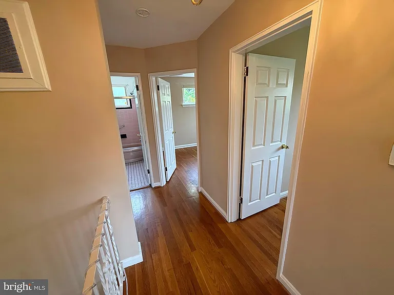 7104 Adelphi Rd — Photo 17