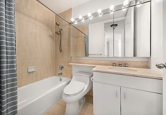 4th image of 215 W 95th St APT 15D