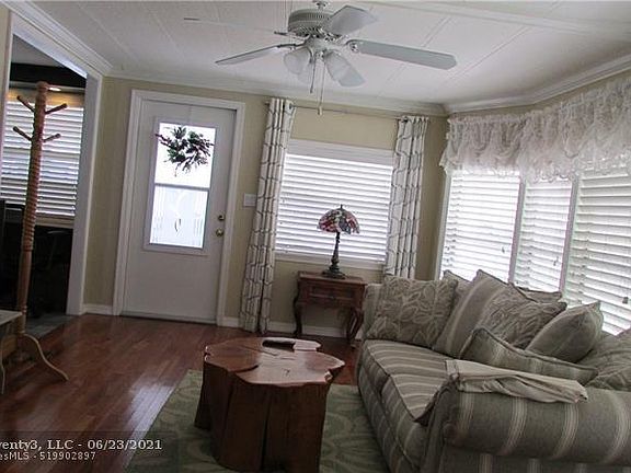 4th image of 124 NW 52nd Ct
