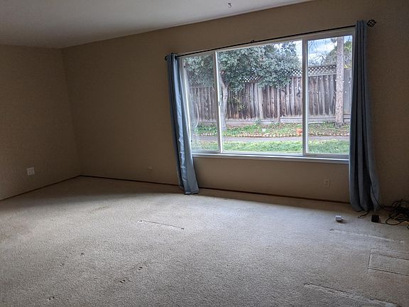 4th image of 1052 Lily Ave