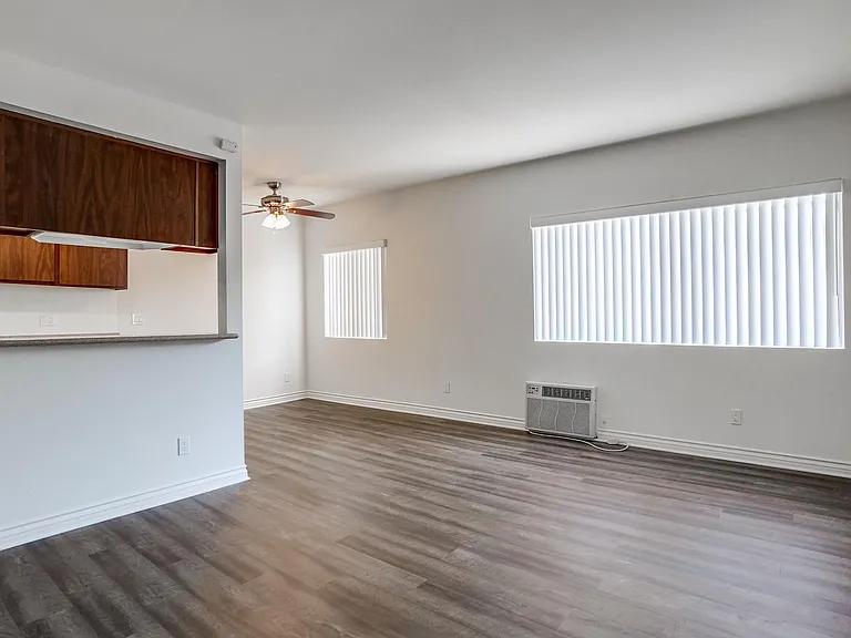 520 W. Wilson — Photo 4