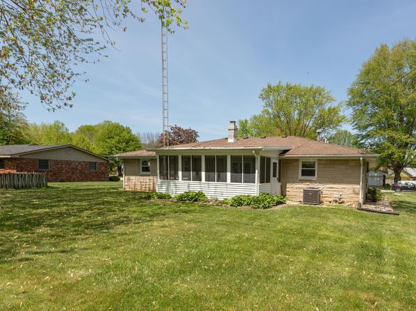 800 Greenbrier Dr, Seymour, IN 47274