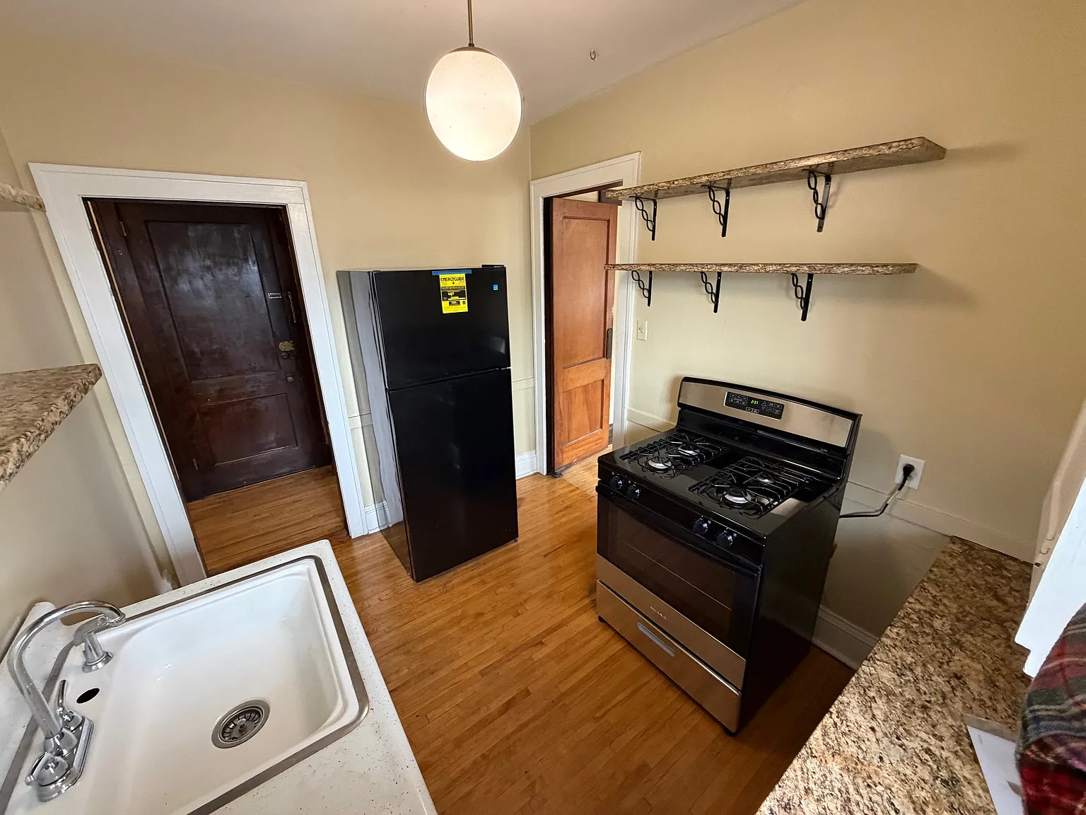 2 bed, 800 sqft, $1,330 — Photo 3