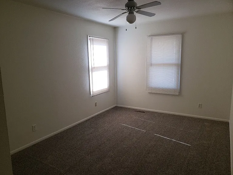 2212 Glenwood Cir — Photo 11
