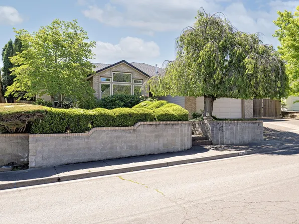 2868 Wilkshire Dr, Medford, OR 97504