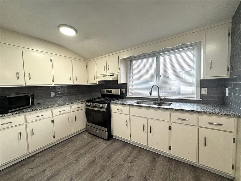 41 Staples Ave #3 — Photo 2