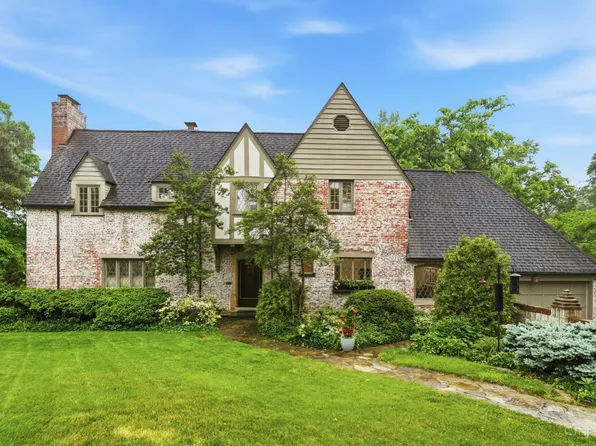 16 Far Hills Dr, Cincinnati, OH 45208