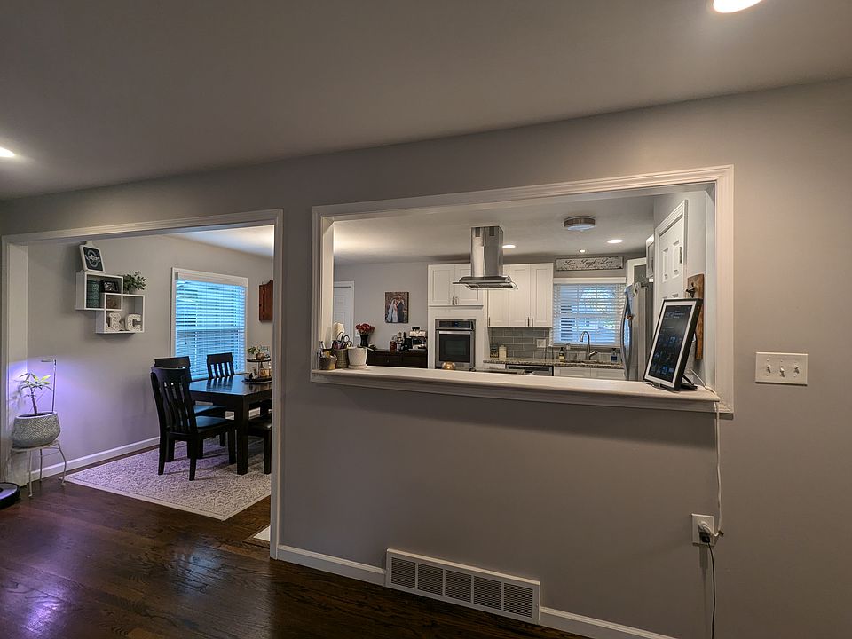 1st image of 605 E 105th Ter