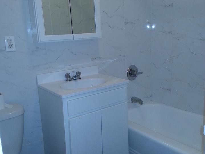 1st image of 4323 Ithaca St APT 2C