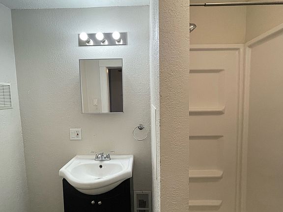 4th image of 922 Eureka St #1
