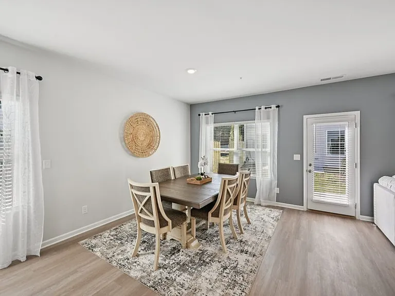 423 Lanier Cir — Photo 17