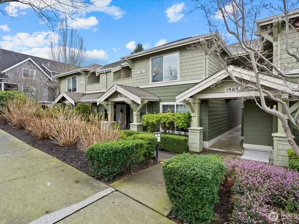 1905 24th Avenue NE #202, Issaquah, WA 98029