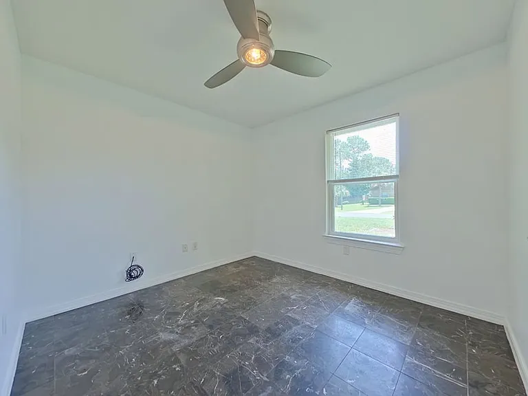 410 Wildwood St — Photo 13
