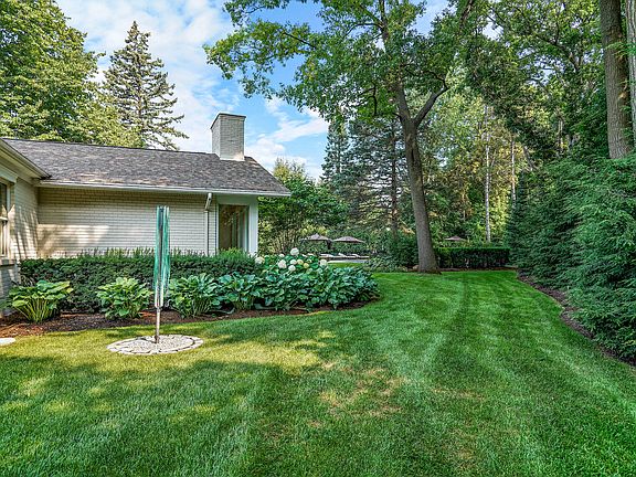 4th image of 1100 E Glengarry Cir
