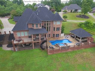 8004 Southridge Way, Hurricane, WV 25526