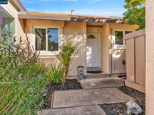 7 Clark Creek Cir, Clayton, CA 94517