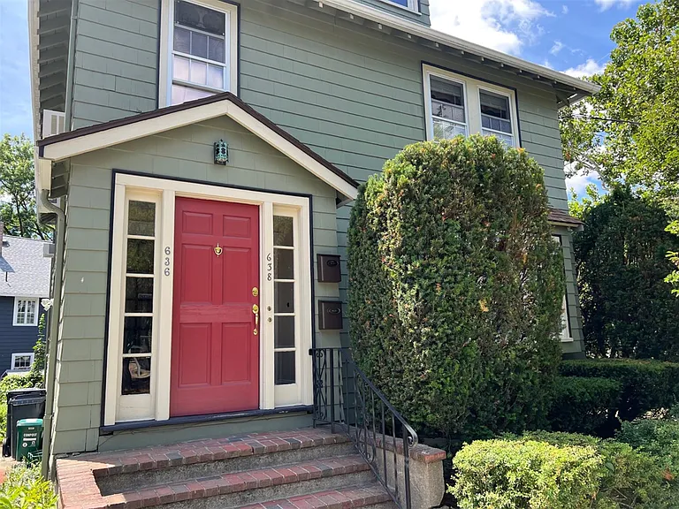 638 Huron Ave — Photo 14