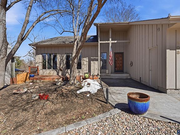 4th image of 308 E Aspen Dr