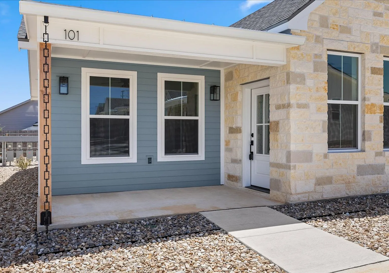 Bright, Spacious, & Beautifully Designed 1 bed 1.5 bath — Photo 3