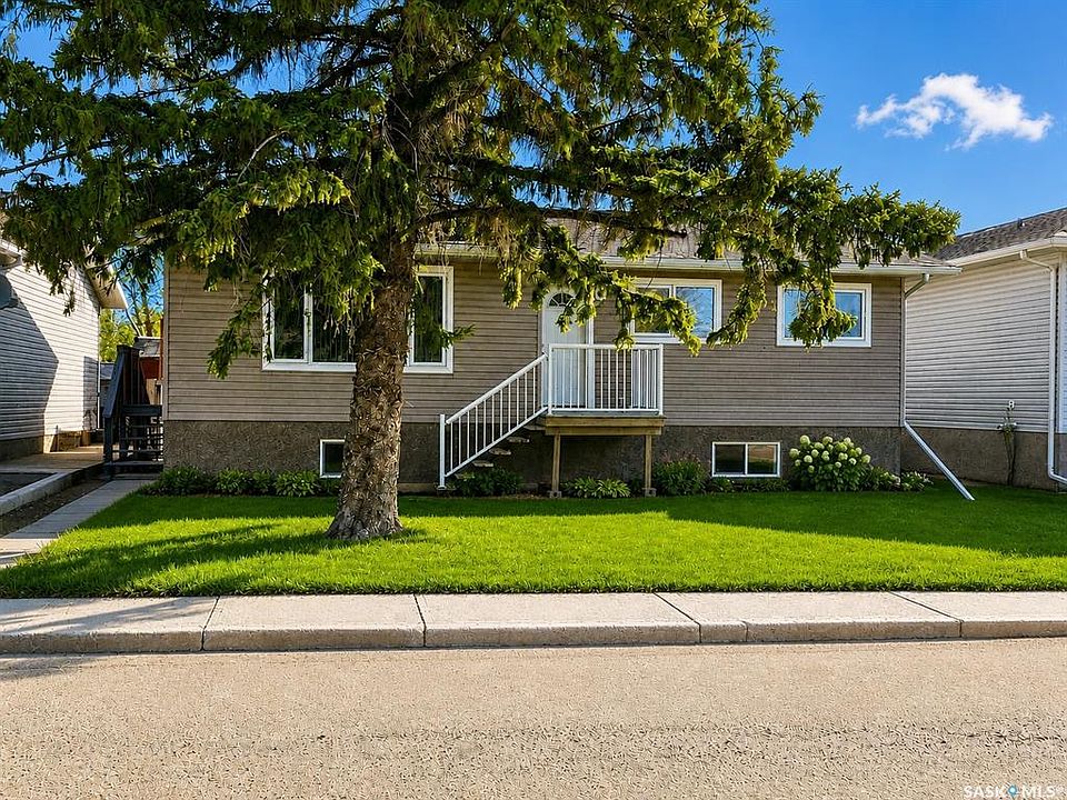 1st image of 297 5th AVENUE E