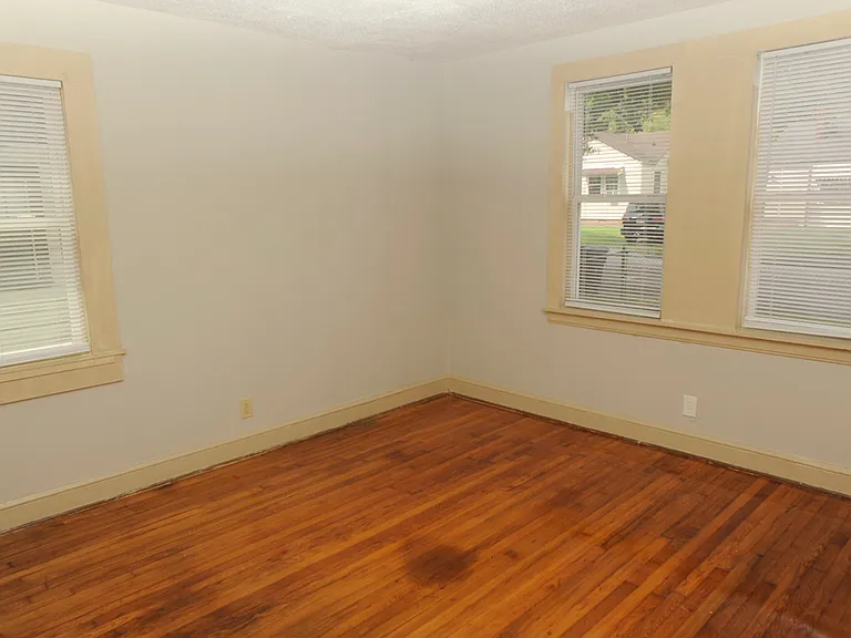 511 Herzberg Cir — Photo 5