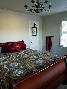 1901 Greenbrier Cir — Photo 8