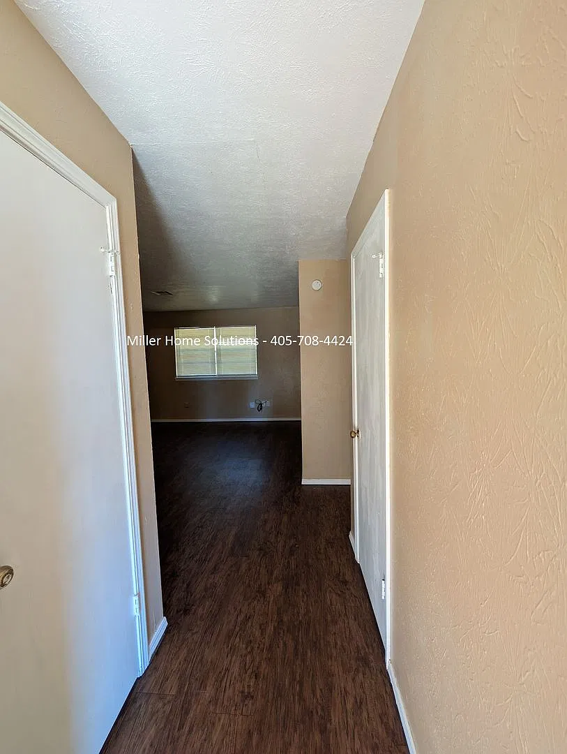 Beautiful Remodeled Home — Photo 2