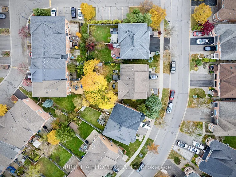 54 Amberhill Way — Photo 3