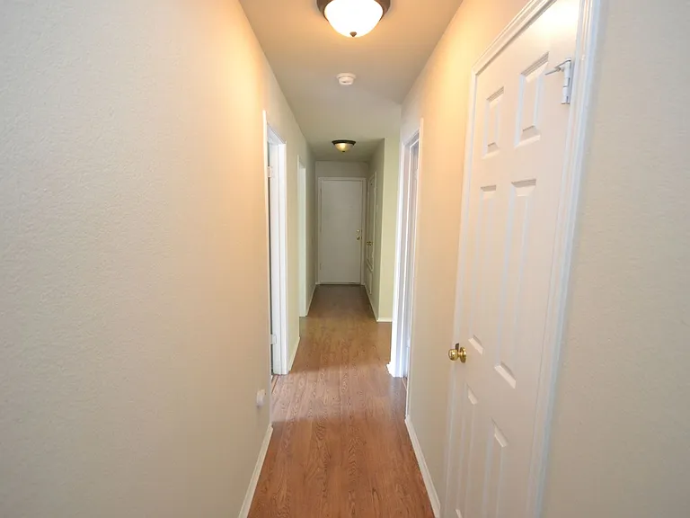 1803 Warwick Cv — Photo 21
