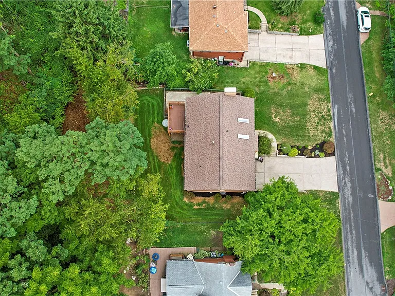 421 Clair Dr — Photo 4