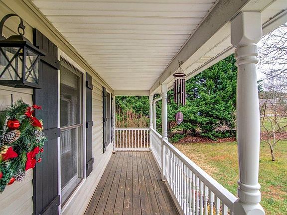 2nd image of 1091 Ickleton Pl Lot 9