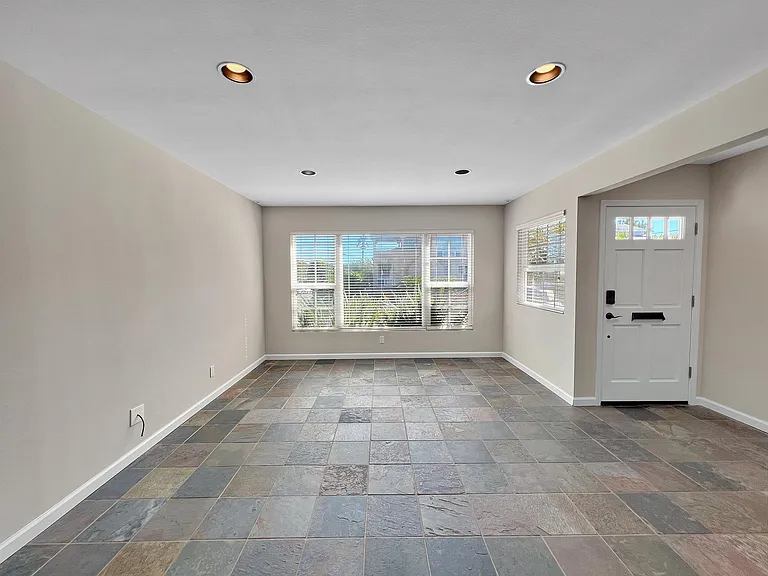 3840 Talbot St — Photo 2