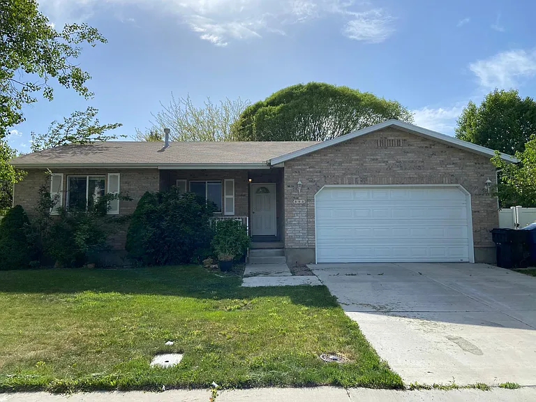 884 S 820 E — Photo 2