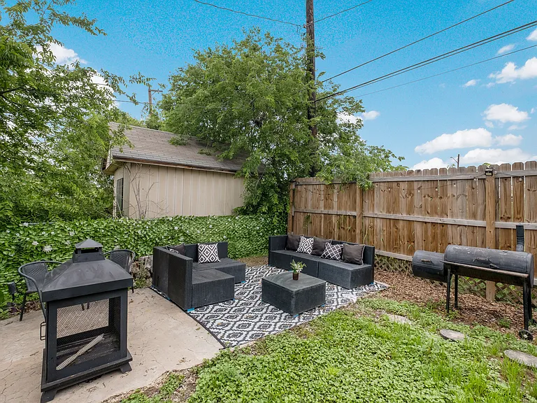 1318 Edison Dr — Photo 14