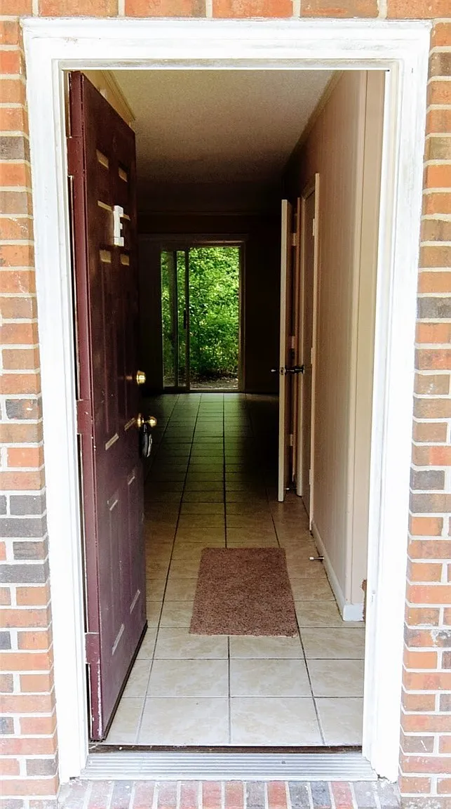 2 bed, 1.5 bath, $875 — Photo 2