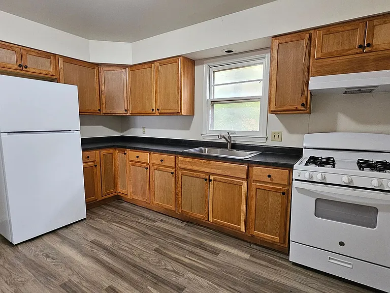 4844 Taylor St — Photo 7