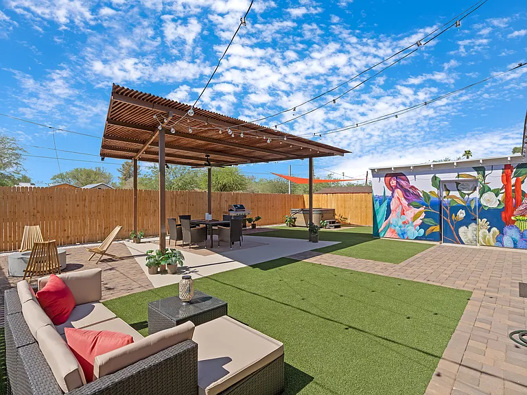 1514 E Hampton St — Photo 42