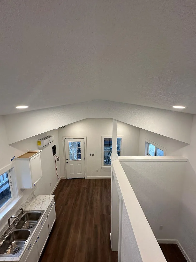 411 Smith — Photo 2