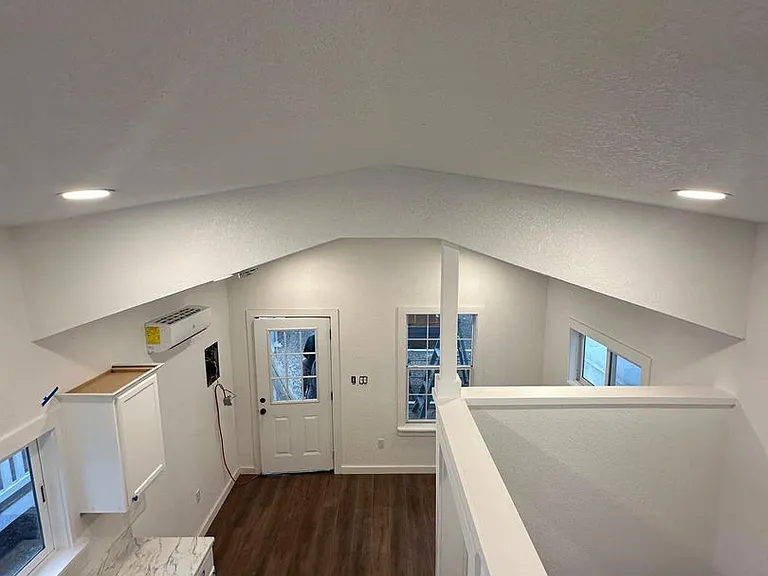 411 Smith St — Photo 2