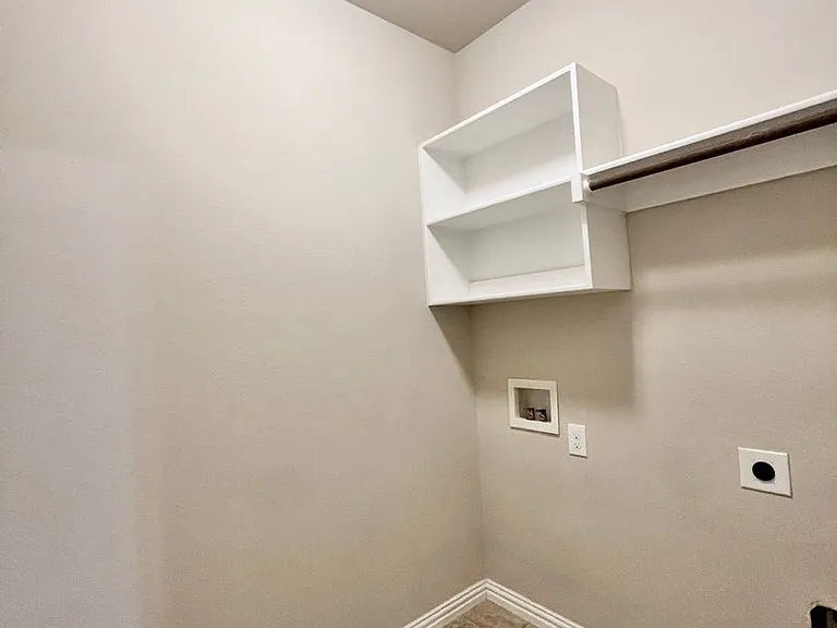 215 Clark Dr — Photo 9