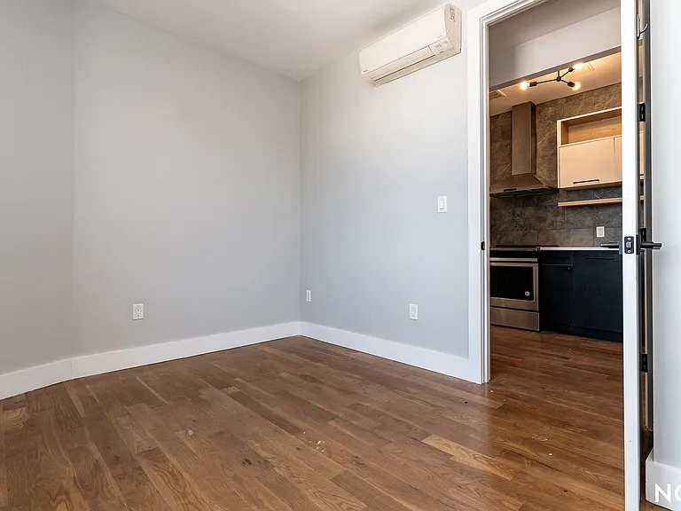 916 Bergen St #5N — Photo 10