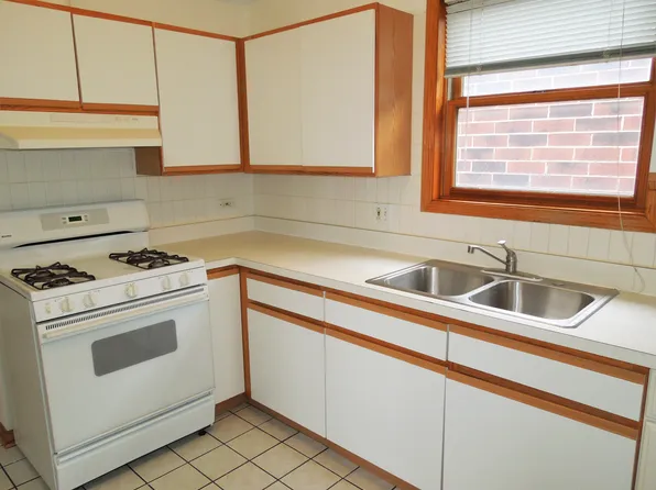 2704 W 37th Pl APT 2, Chicago, IL 60632