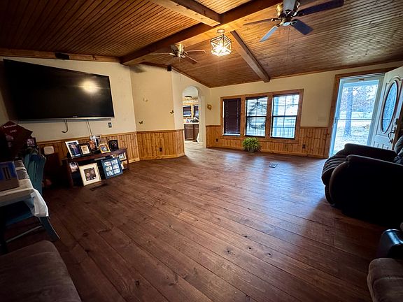 5th image of 805 Woodlake Dr