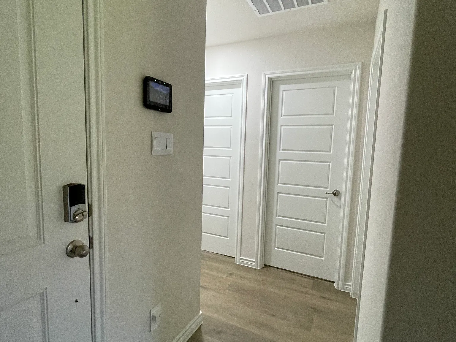 3 bed, 1280 sqft, $2,300 — Photo 4