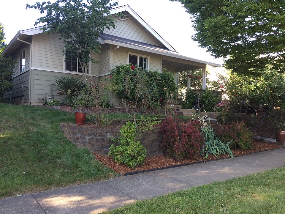 1st image of 1007 E Foothills Dr #2