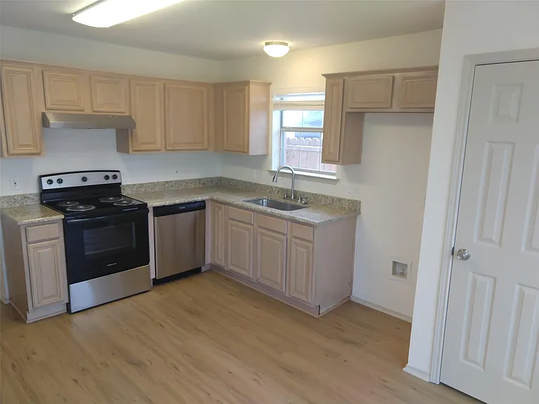 6004 Harwood Crossing Dr — Photo 7