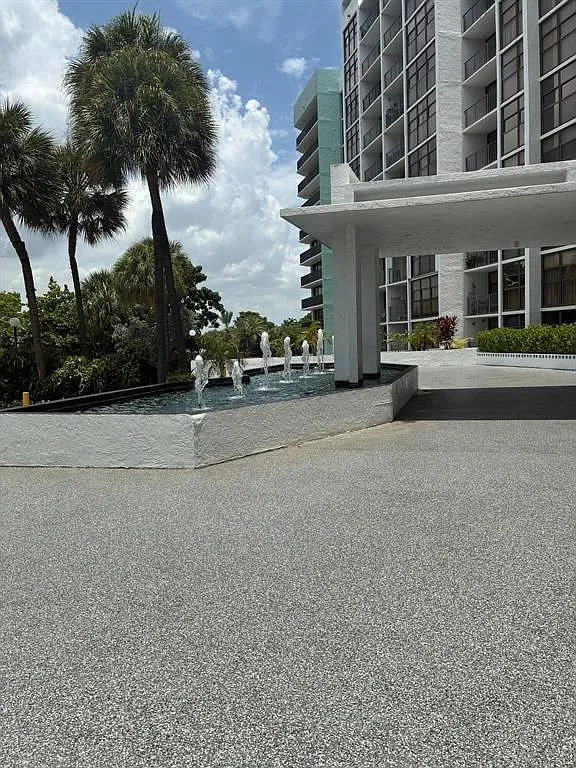 2 bed, 2.0 bath, 1075 sqft, $2,200 — Photo 1