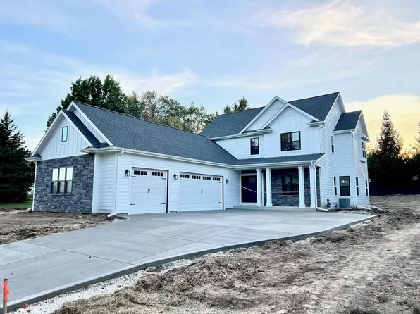 1563 Meadow LANE, Hartford, WI 53027