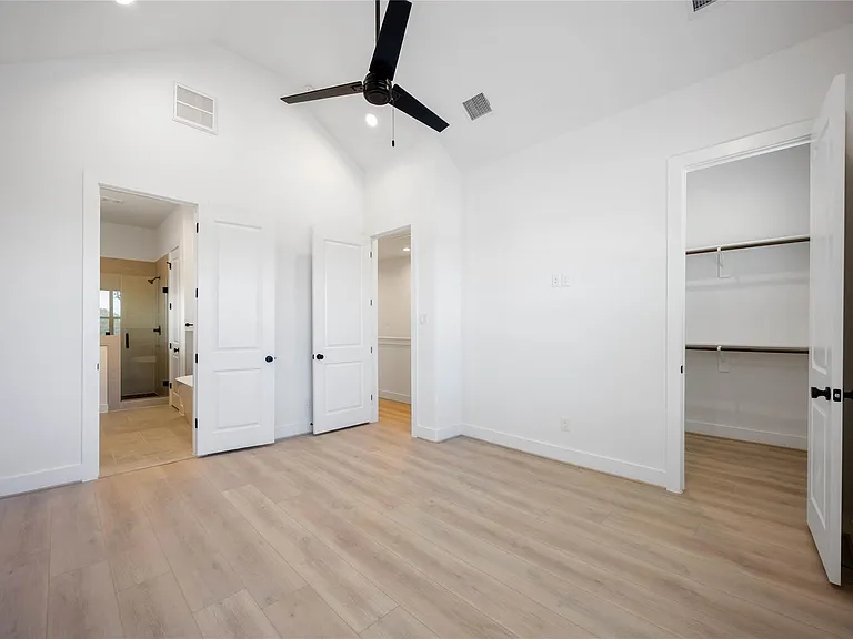 2528 Live Oak St — Photo 10
